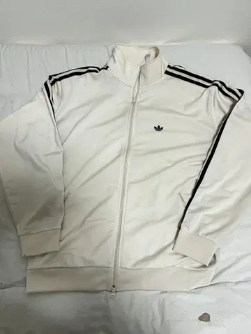 adidas 트랙 자켓 얼룩 있음