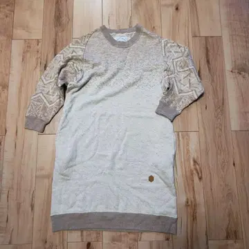 코즈믹 원더 맨투맨 원피스