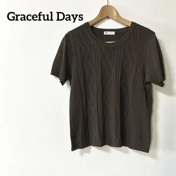 다크 브라운 반팔 니트 다이아몬드 편직 Graceful Days