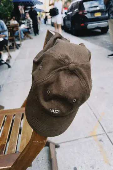 VAKT. CAP I / BROWN