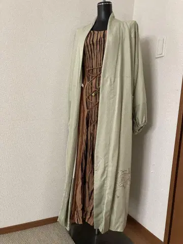 연한 녹색 자수 롱 가디건