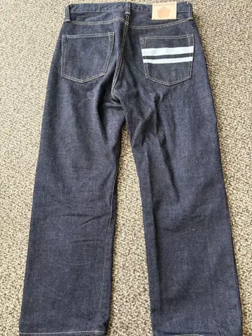 모모타로 진즈 CLASSIC STRAIGHT