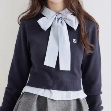 새상품급 SNIDEL 스나이델 리본 원포인트 로고 셔츠 NVY