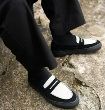 STANCLAN PENNY 스 Black X White 24cm