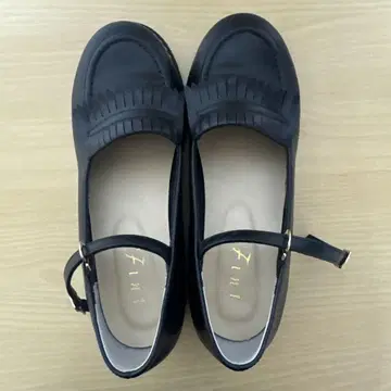 프린지 장식 블랙 로퍼