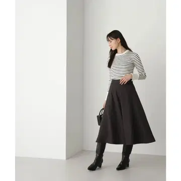 [ 새상품급 ] 내추럴 뷰티 베이직 * 미디엄 플레어 스커트