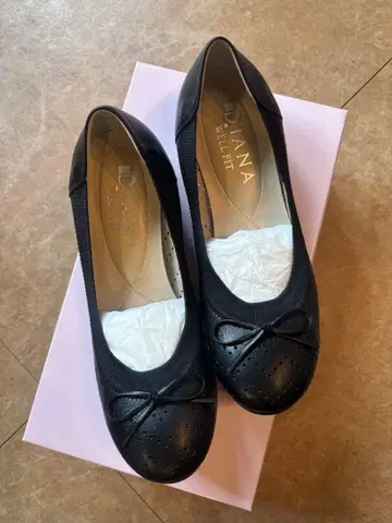 DIANA 블랙 플랫슈즈