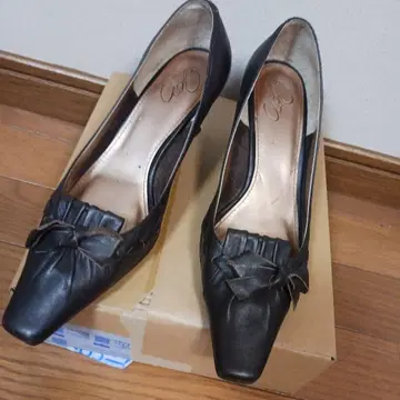 블랙 가죽 하이힐 펌프스 리본 포함