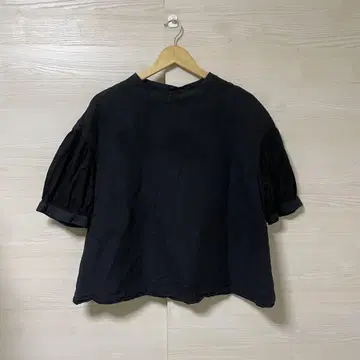 [ grin ] 하늘하늘 소매가 귀여운 린넨 코튼 블랙 블라우스