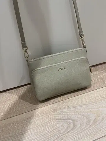 FURLA 라이트 그린 숄더백