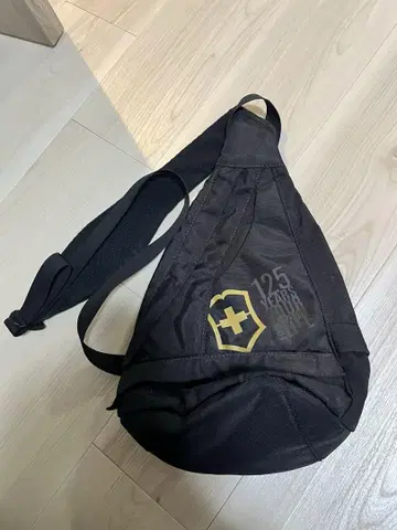 Victorinox 125주년 기념 슬링백 블랙