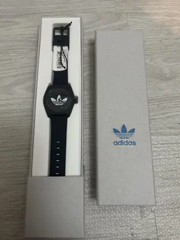 adidas 손목시계 미사용 박스 있음