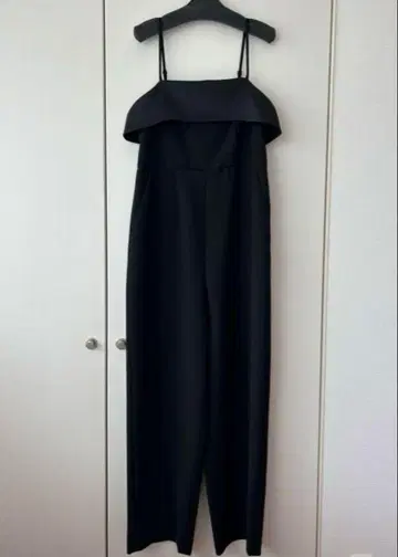 보더스 앳 발코니 점프 수트