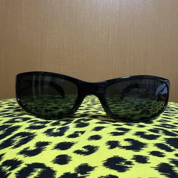 레이밴 RB2128