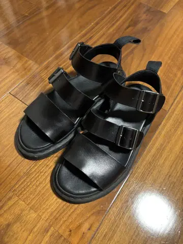 Dr. Martens GRYPHON 샌들