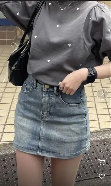하트 자수 하프 슬리브 니트