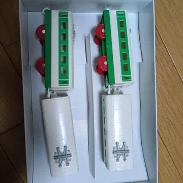 프라레일 그린과 화이트 차량 2대 세트