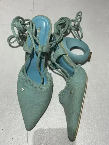 YELLO BLUE LAGOON 레이스업 샌들 뮬