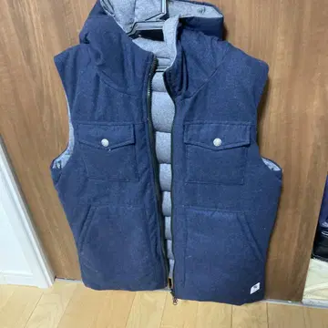 아놀드파마 후드 부착 네이비 다운 베스트