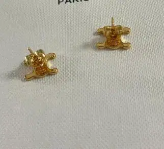 골드 유니크 실루엣 귀걸이 1cm