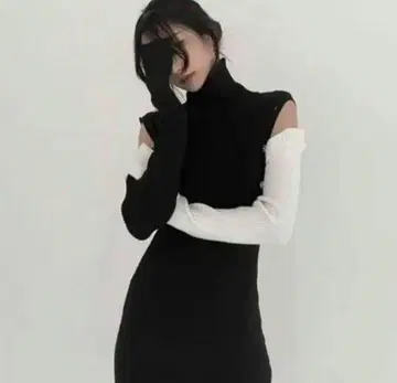 melt the lady 바이컬러 버튼 오픈 니트 드레스