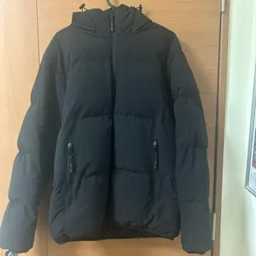 블랙 다운 자켓 후드 부착