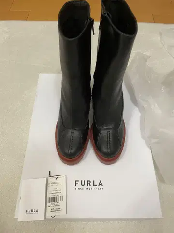 택 포함 새상품 FURLA 블랙 부츠 하이힐 레드 밑창 사이즈 37
