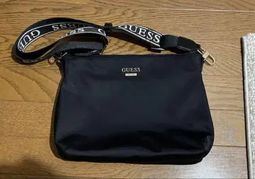 GUESS 숄더백