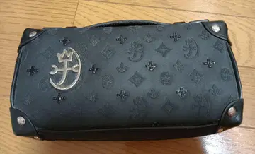 CASTELBAJAC 엠보싱 가공 블랙 장지갑 세컨드 백