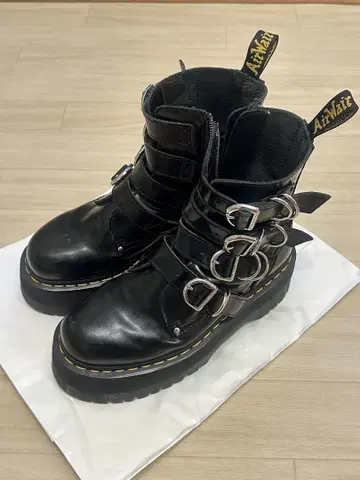 닥터 마틴 버클 가죽 부츠