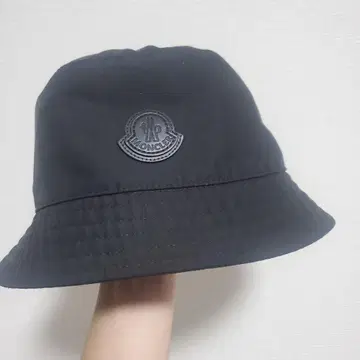MONCLER 블랙 버킷 햇 M