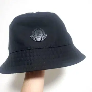 MONCLER 블랙 버킷 햇 M