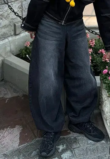 블랙 배기 데님 Menes noremid 류