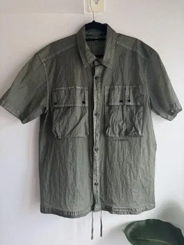 C.P.컴퍼니 카키 라이트 셔츠