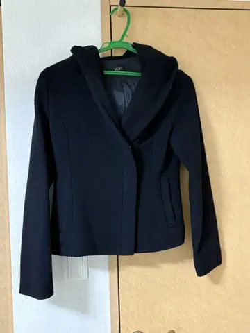 후드 부착 블랙 자켓