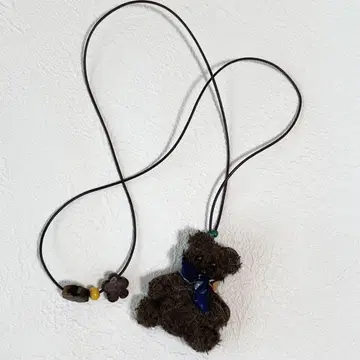 45R 테디 목걸이