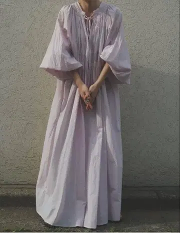 에트레토쿄 핸드턱 시어 볼륨 드레스