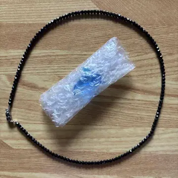 블랙 비즈 목걸이 약 45cm (AI 생성) 돌고래 유리 장식