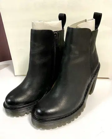미사용 닥터마틴 지퍼 부츠 힐 9cm UK4