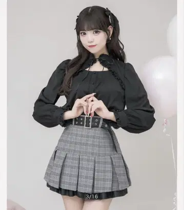 [ 미사용 ] pium 피움 프론트 리본 프릴 케이프 블라우스 블랙