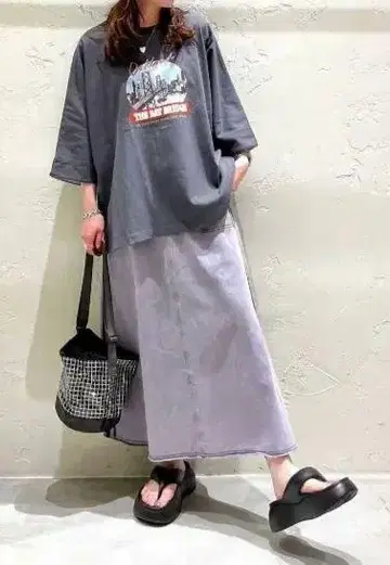 수베니어 와이드 T셔츠