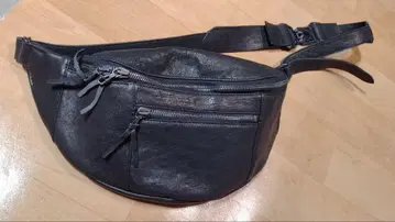 배송비 포함! STRUM 슈링크 호스 바디백 블랙 가죽