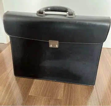 블랙 가죽 브리프 케이스