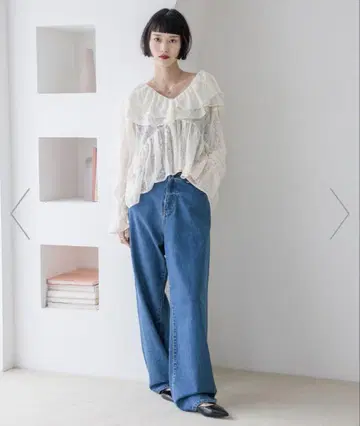 LOWRYSFARM 로리즈팜 모듬 프릴 블라우스 아이보리 레이스