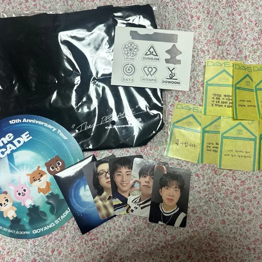 DAY6 | 데이식스 DAY6 zip pop up gift and confetti #데이식스팝업 on