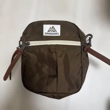 GREGORY 브라운 숄더백