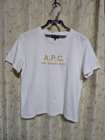 A.P.C. 자수 로고 화이트 티셔츠