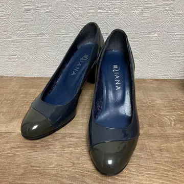 [새상품급] DIANA 에나멜 펌프스 라운드토 그레이/네이비 23.5cm