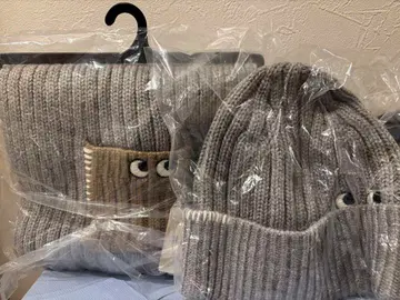 [새상품] 유니클로 x 안야 힌드마치 머플러 & 비니 그레이 세트