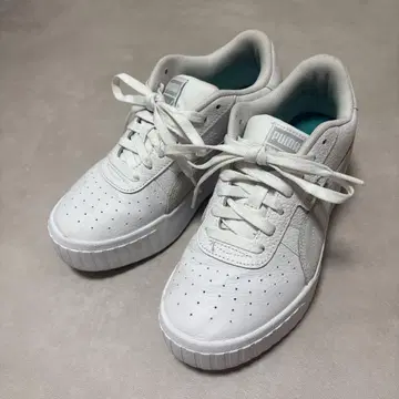 PUMA x LILY BROWN 통굽 화이트 스니커즈